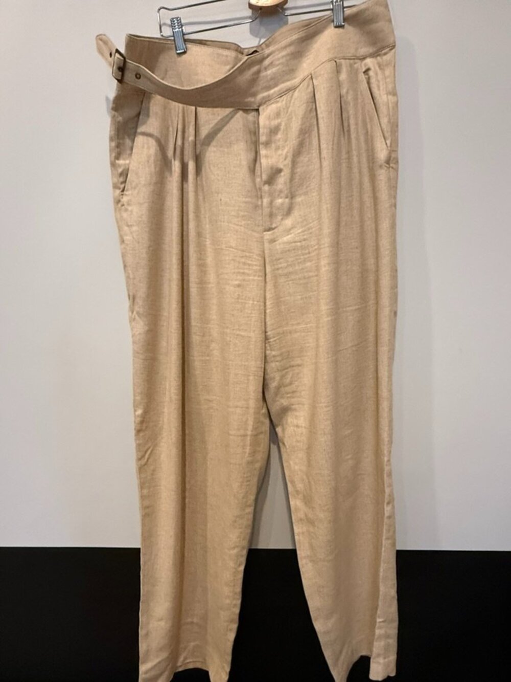 Banana Republic beige herringbone belted pleated pants